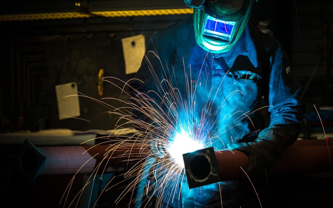 Węże do sprężonego powietrza — jak wybrać te odporne na wysokie ciśnienie i intensywną eksploatację